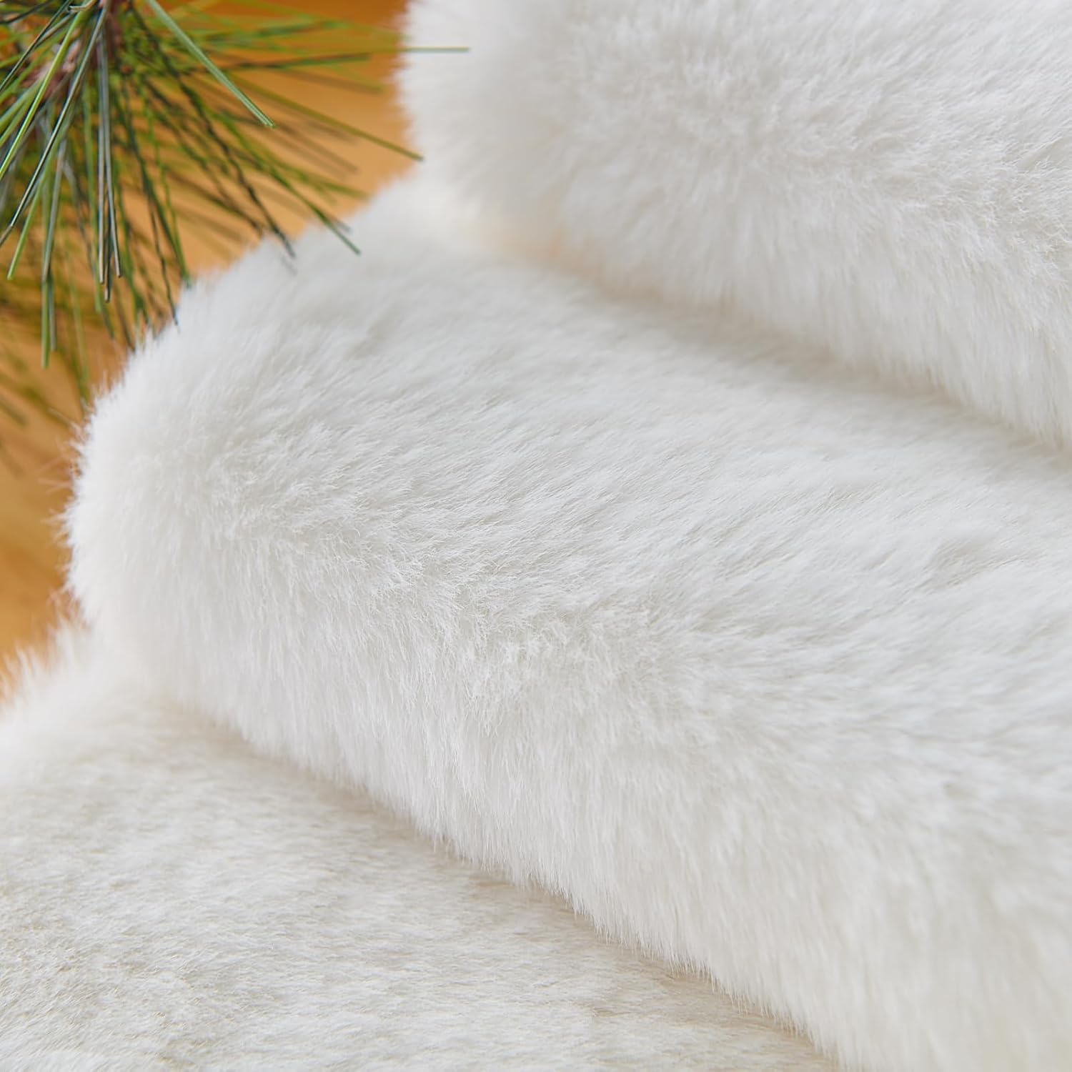 Christmas Table Runner White, Faux Fur Table Decoration for Home, Holiday Party, Dresser, Birthday, Xmas, Thanksgiving, Wedding Dinning Table Decor Runners(11.8x47.2 inch)