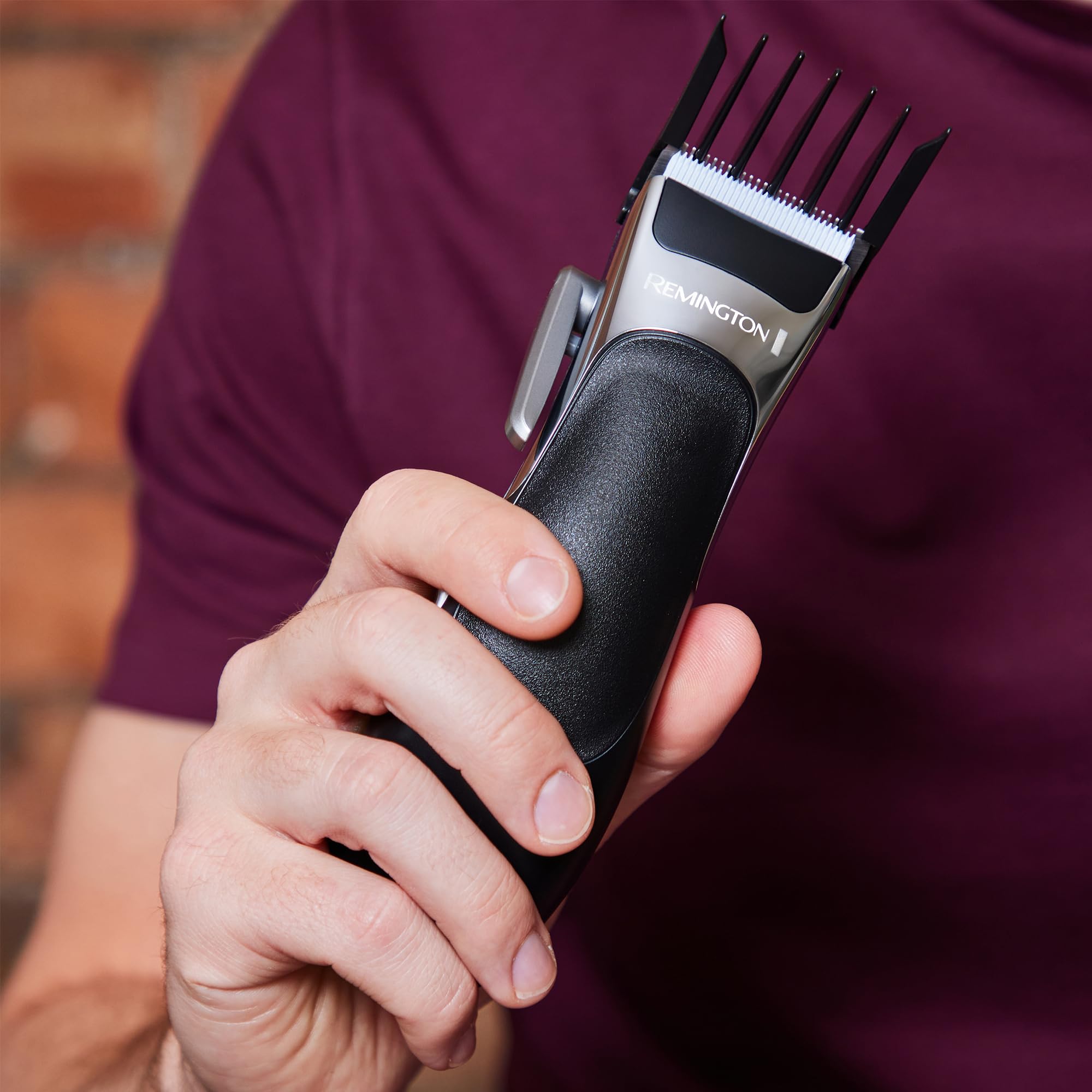 Remington Máquina de Cortar Pelo Stylist, Cortapelos con Cable e Inalámbrico, Cuchillas de Cerámica Avanzada, 8 Peines, 40 min Autonomía, Palanca Selección Longitud, Maletín y 5 Accesorios - HC363C, unisex.