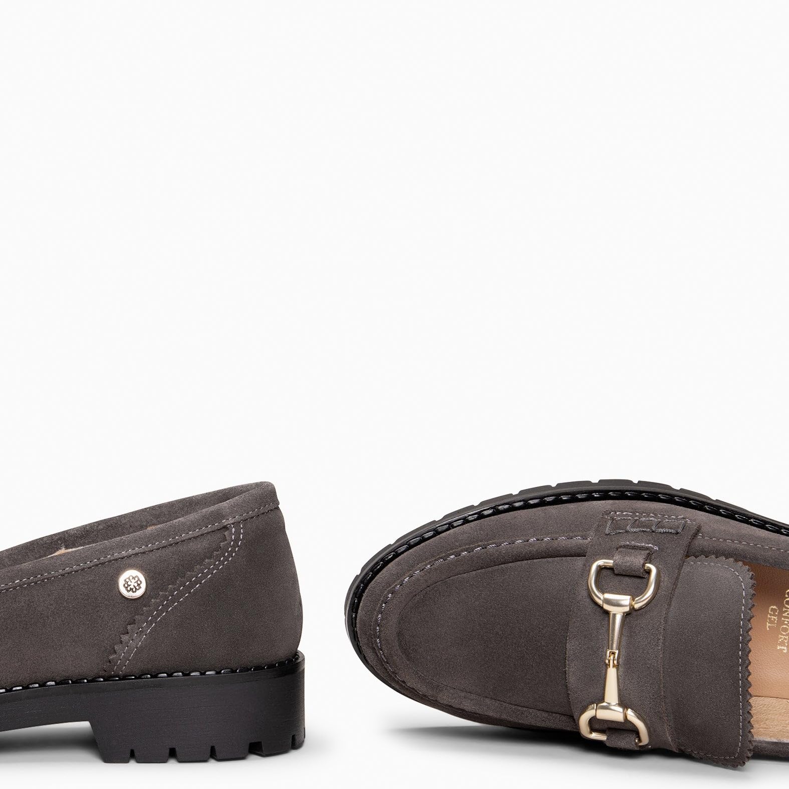 miMaO. Mocasines cómodos de Mujer con Detalle Dorado y Piso Track. Plantilla de Gel. Zapatos de Piel Hechos en España