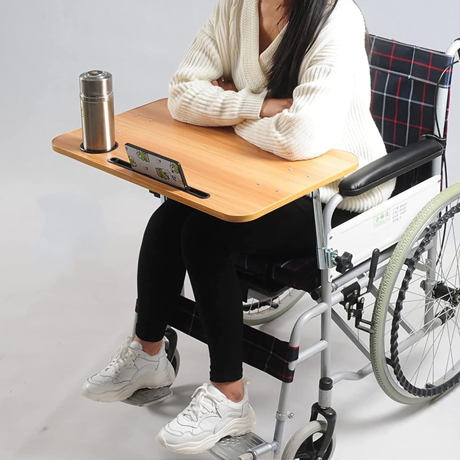 Tavolino portatile per sedia a rotelle con design staccabile e supporto per cellulare, per sala da pranzo e uso quotidiano