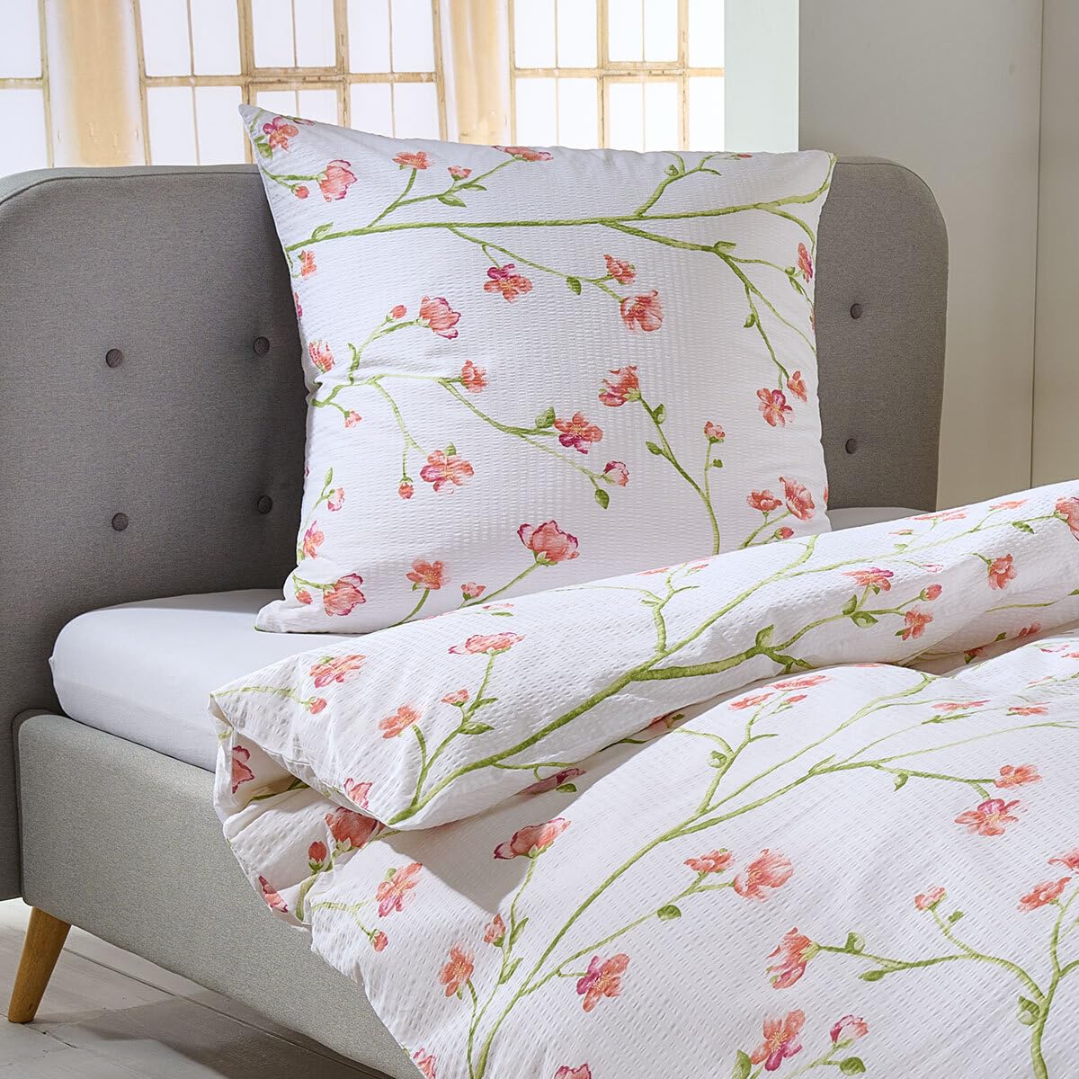 Traumschlaf Seersucker Sommerbettwäsche Melbourne weiß – bügelfrei & pflegeleicht mit floralem Blütendesign aus 100% Baumwolle - 135x200 cm + 80x80 cm