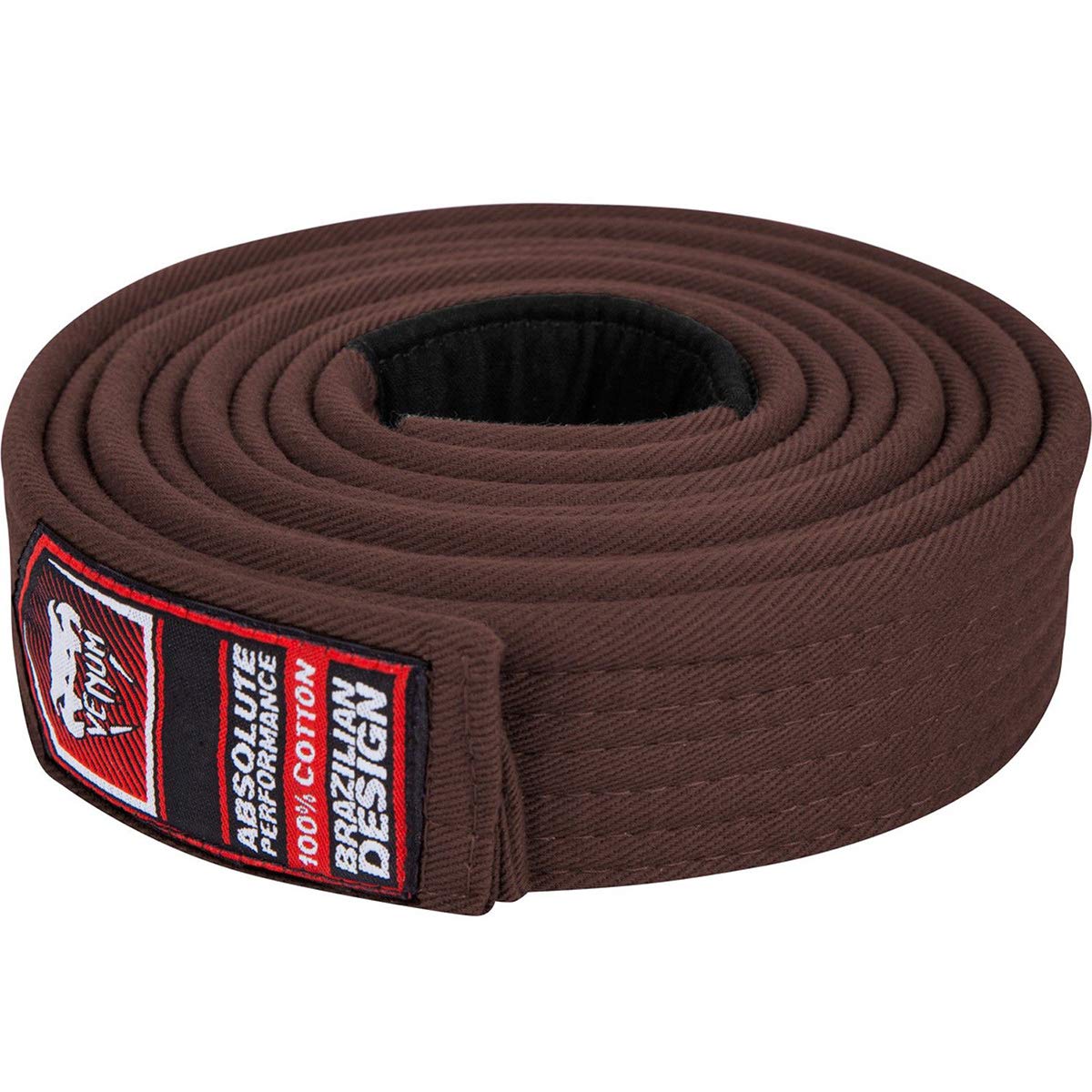 Cinturón de Jiu Jitsu Venum color marrón, enrollado y con etiqueta visible, enfatizando su calidad y textura