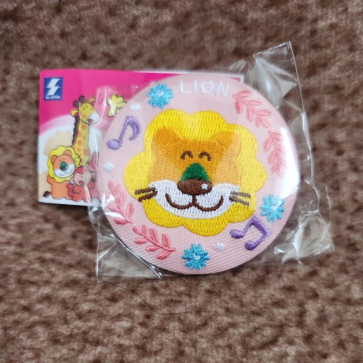 Amazon | ギンビス たべっ子どうぶつ 刺繍缶バッジ にこにこver