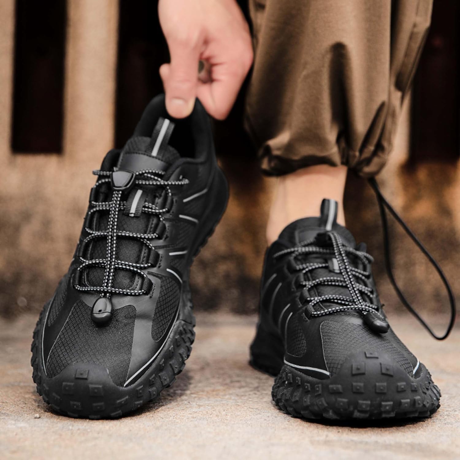 Men's Waterproof Hiking Shoes Ankle High Anti-Slip Climbing Shoes Outdoor Hiking Traveling Camping Walking Shoes Casual Sneakers
