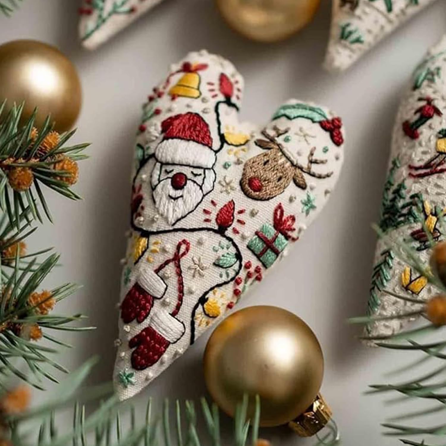 GINGER TECH DIY Heart Embroidery Christmas Decoration, Christmas Embroidery Kit for Beginners, DIY Heart Shaped Hand Embroidered Christmas Ornament Kit with Needles and Thread (8PCS A+B)