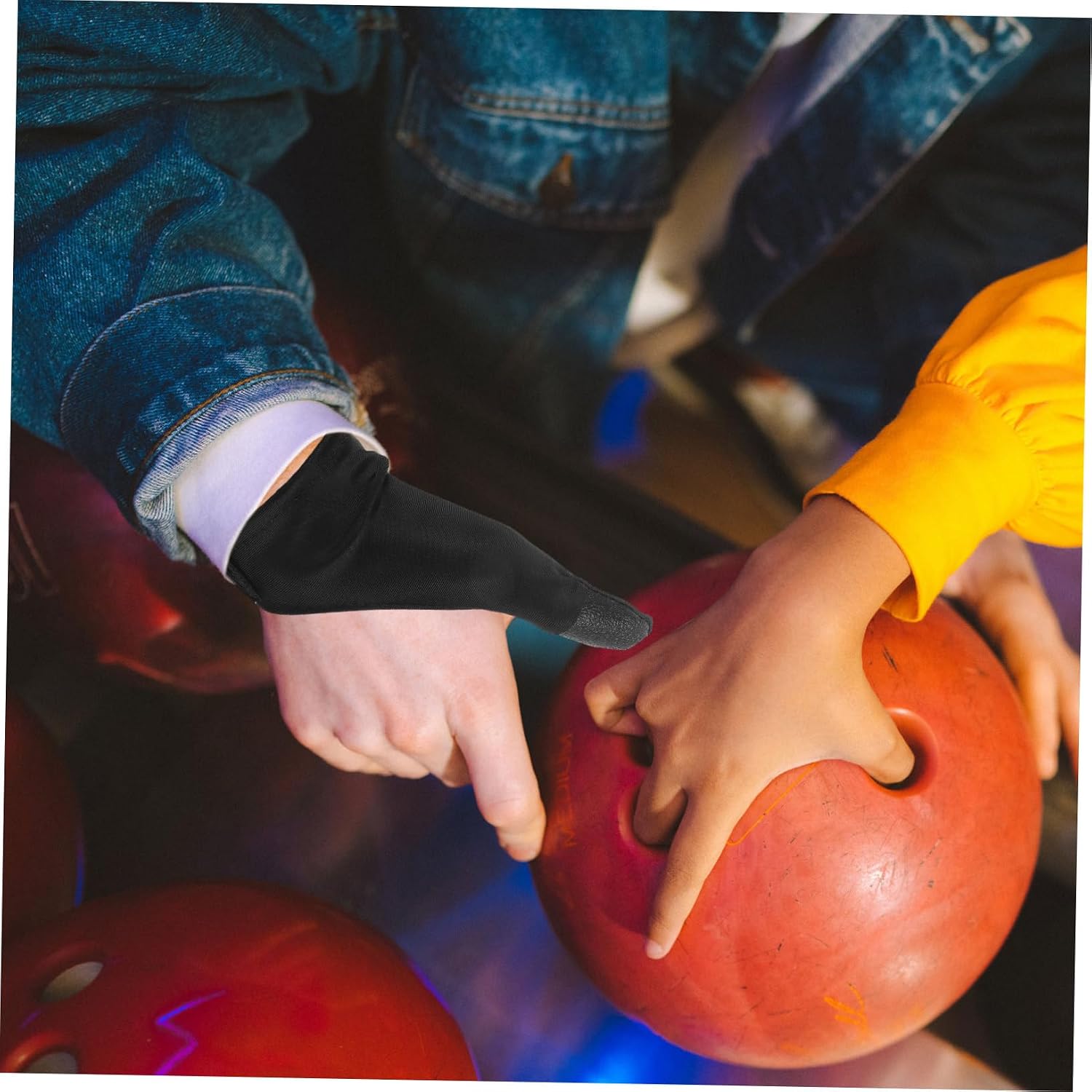 Lightweight Bowling Thumb Protector Compact Design for Right Hand Breathable for Comfort Versatile Fit for All Finger Enhanced Grip Experience for Bowling