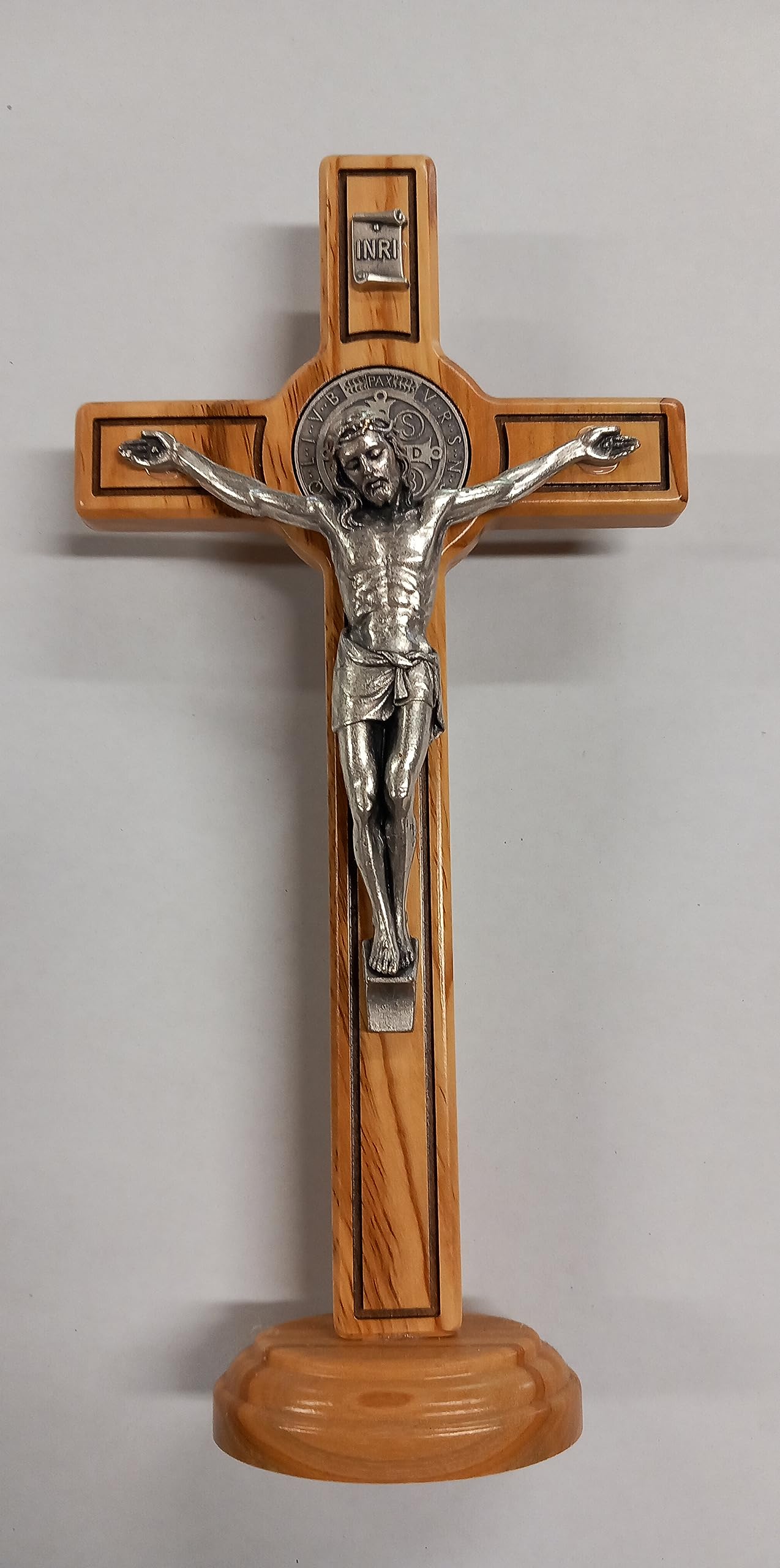 ArteSacraCaravaggio Crucifijo de apoyo de San Benedicto de Norcia cm 26 x 12,5 cm en madera de olivo nacional, producción artesanal italiana