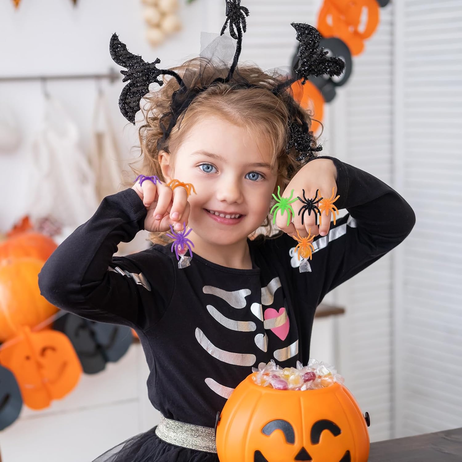 MGparty 400pcs Multicolor Spider Rings Halloween Party Supplies, Plastic Spider Rings Bulk for Kids Halloween Party Decorations