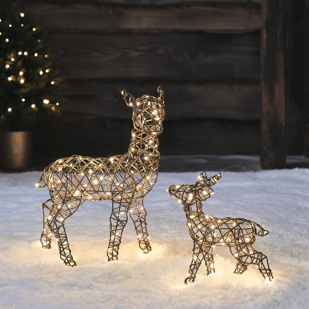 Lights4fun Cerva e Cerbiatto Luminose Renne di Natale in Rattan di 45 cm e 25 cm a 160 Micro LED Bianco Caldo con Timer Figura Natalizia Decorazione per Interni ed Esterni