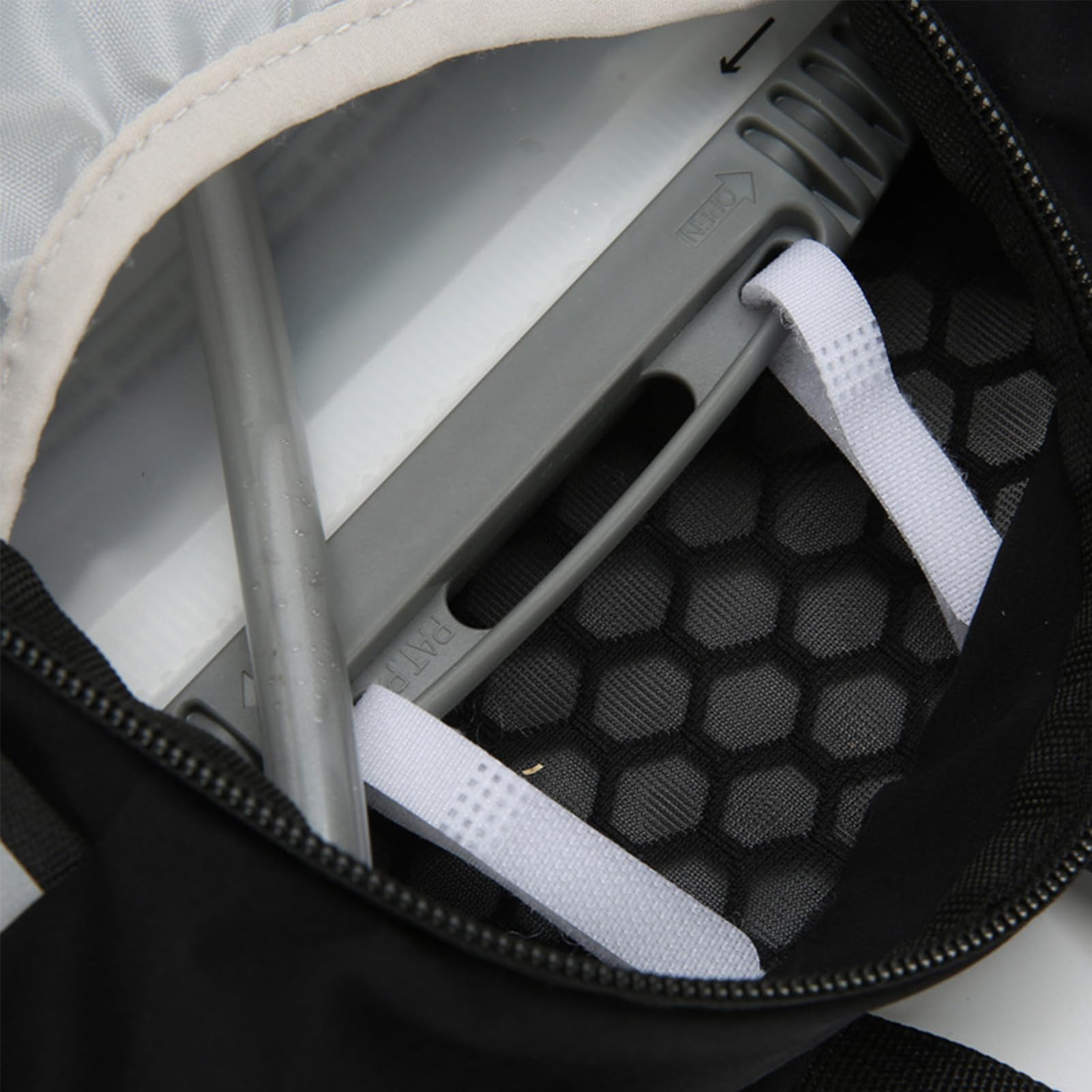 Gilet de course avec système d'hydratation pour course à pied, gilet d'hydratation de poitrine avec bandes réfléchissantes, système d'hydratation pour vélo, pour la course, la randonnée, l'alpinisme