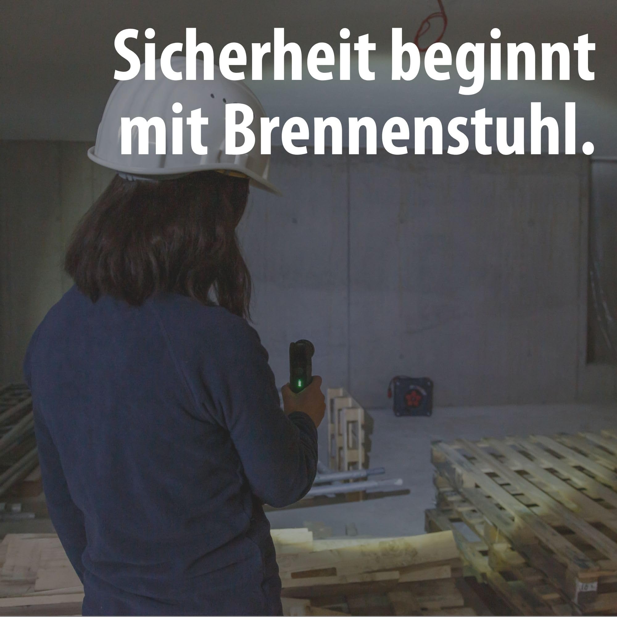 Brennenstuhl TL 1000 ACW + Pad WCP - Juego de linterna inalámbrica (1000 lm, IP54, imán, máx. 12 horas de duración, batería intercambiable + estación de carga inductiva de 10 W)