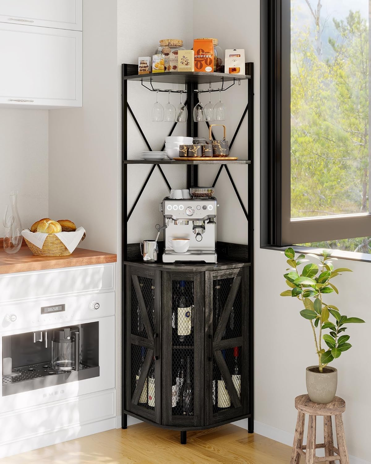 Armadio angolare per vino con presa elettrica e striscia LED, mobile da bar a 5 ripiani con porta bicchieri, porta a traliccio, credenza in stile industriale, per cucina, sala da pranzo e piccoli
