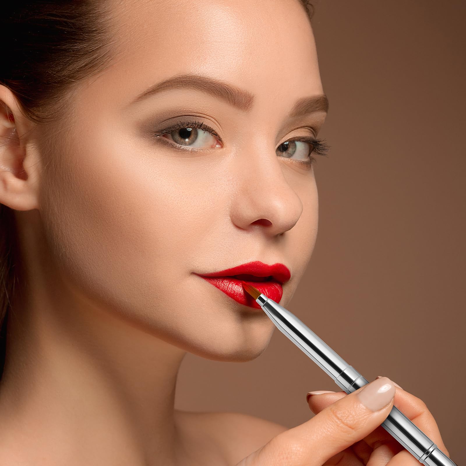Pinceau de maquillage rétractable portable à double extrémité pour rouge à lèvres brillant pinceaux de maquillage anti-cernes pinceaux contour des lèvres outil de maquillage (argent)