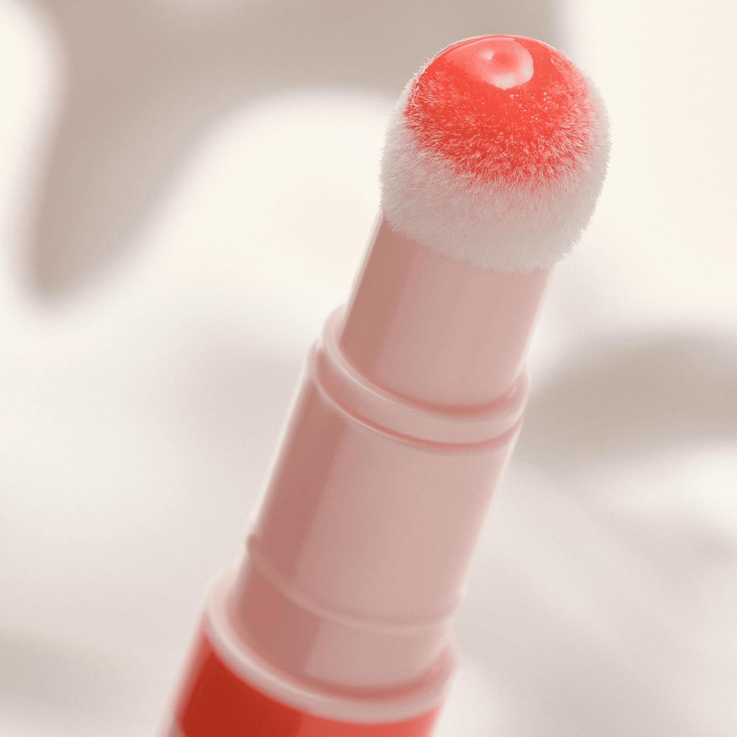 Catrice Colour Cushion Juicy Lip Oil | High-Shine, Non-Sticky Gloss with Nourishing Oils | Cushion Applicator & Twist-Up Pen | Vegan & Cruelty Free (020 | Gloss Angeles)