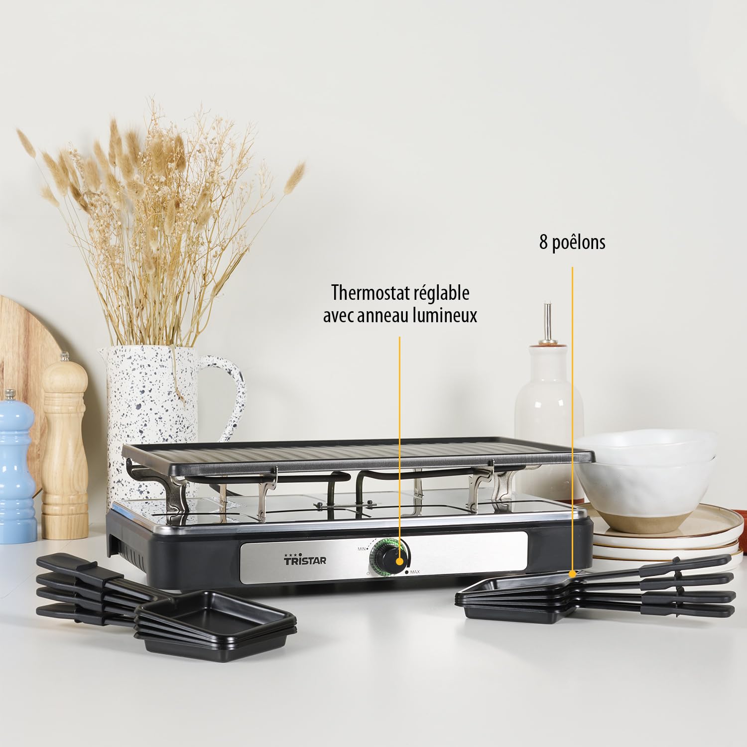 Tristar Raclette, Pour 8 Personnes, Surface de Cuisson 42 x 23 cm, Thermostat Réglable avec Anneau Lumineux, 1400 W, Noir, RA-2746
