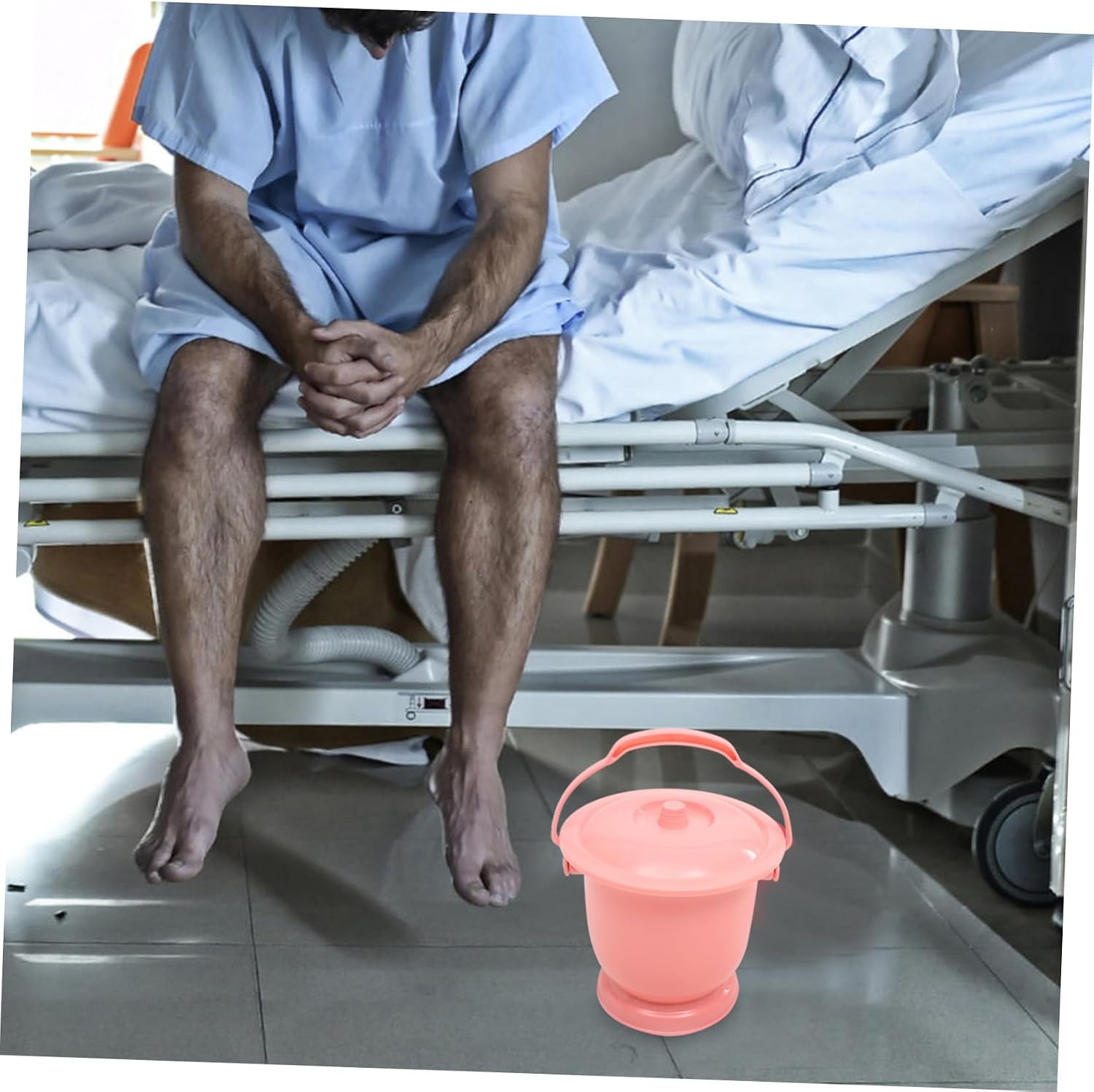 ORFOFE 2pcs Capacity Urine Pot Lightweight and Compact Portable Spittoon Emergency Toilet for Men