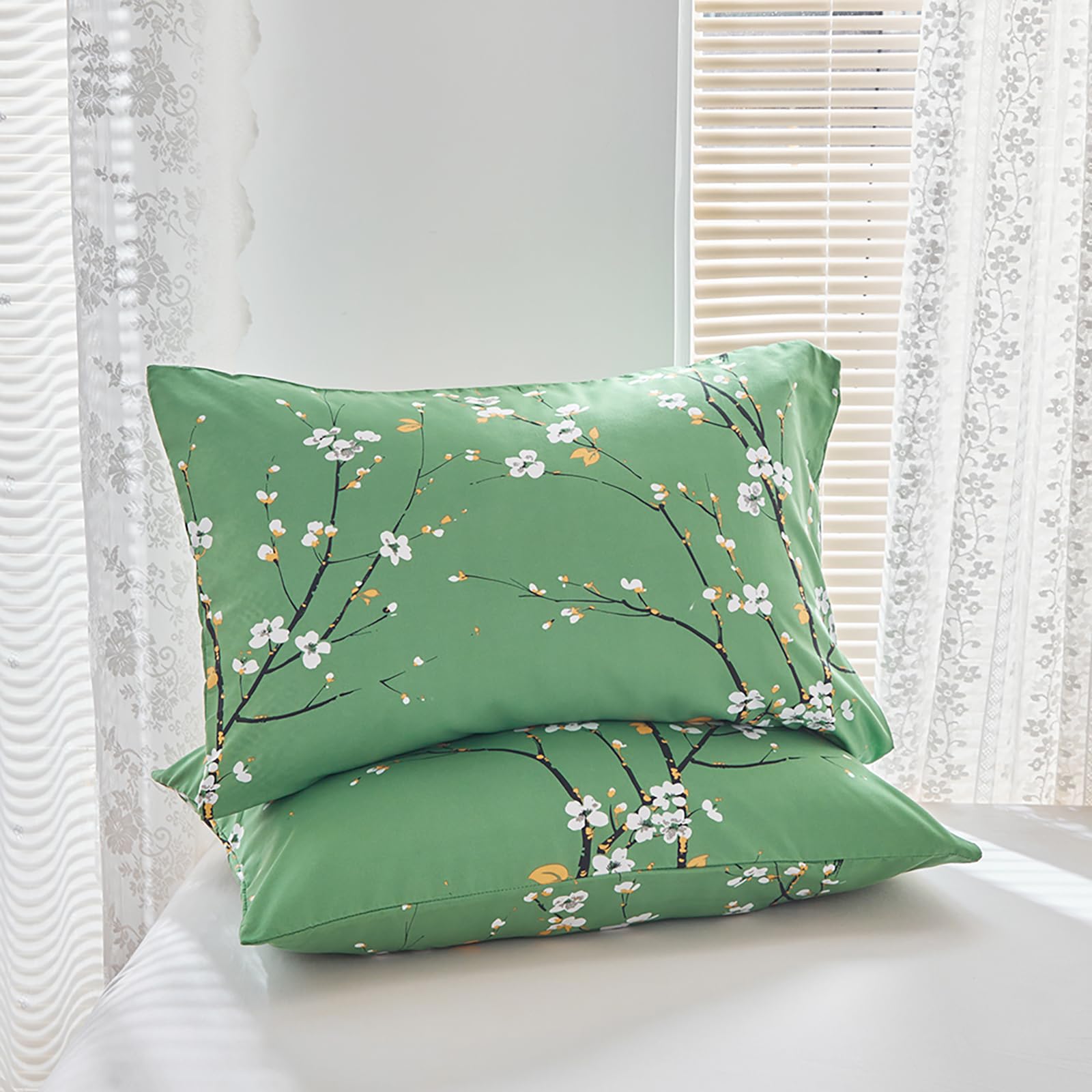 Wotcsil Floral Printed Pillow Cases 2 Pack, Soft Brushed Microfiber Pillowcases Standard Size 50x75cm Pillow Covers Flower Leaves Pattern with Envelope Closure, Green