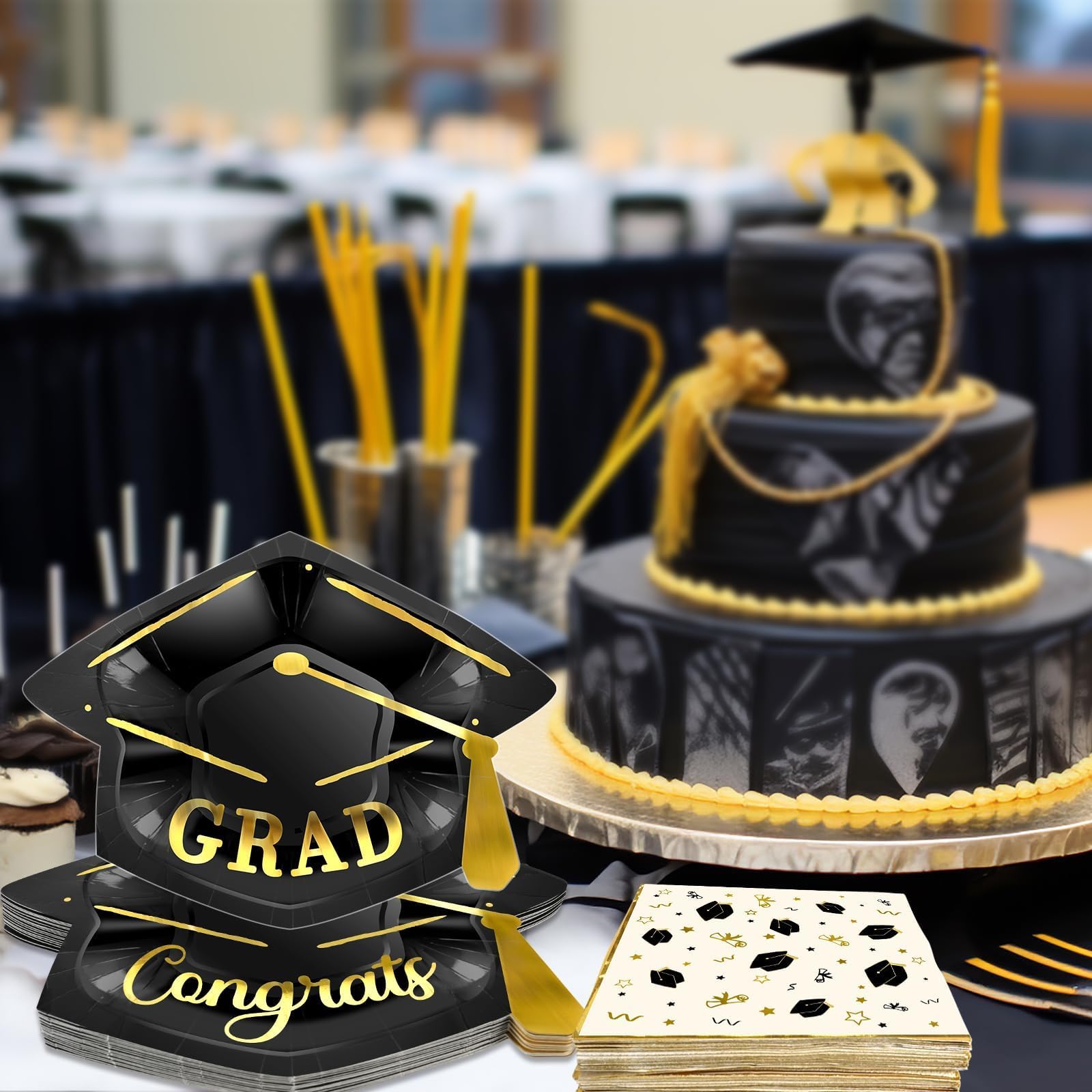 OuMuaMua Ensemble de vaisselle de fête de remise de diplôme, 100 assiettes et serviettes en papier en forme de bonnet pour la classe de 2025, félicitations, remise de diplôme, pour 50