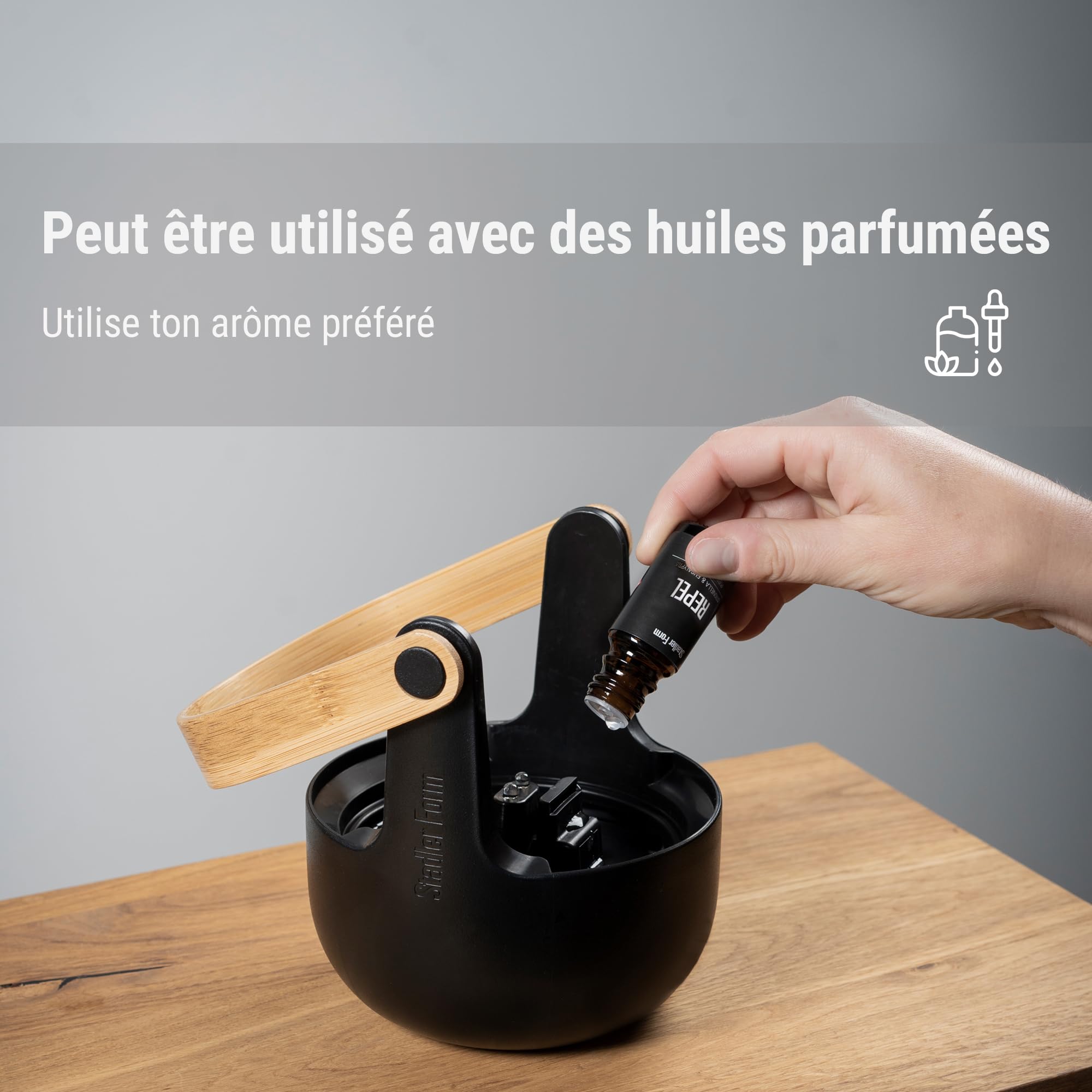 Stadler Form diffuseur d'arômes & lanterne Sophie little, avec batterie rechargeable jusqu'à 7h, l'intérieur et l'extérieur, parfumé, effet de flamme, pour huiles essentielles, noir, poignée en bambou