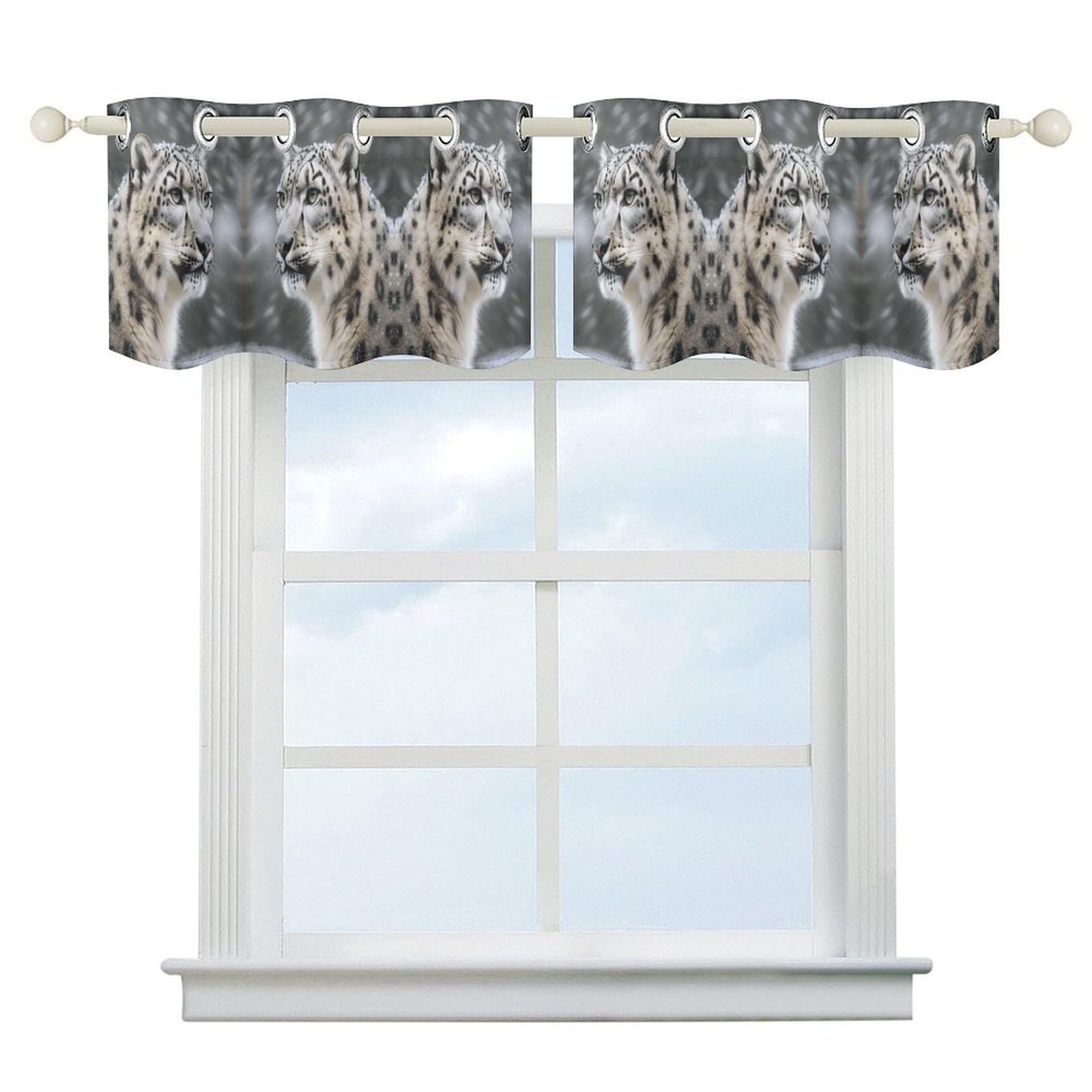 Rideau occultant léopard des neiges pour habiller la fenêtre d'une cuisine moderne