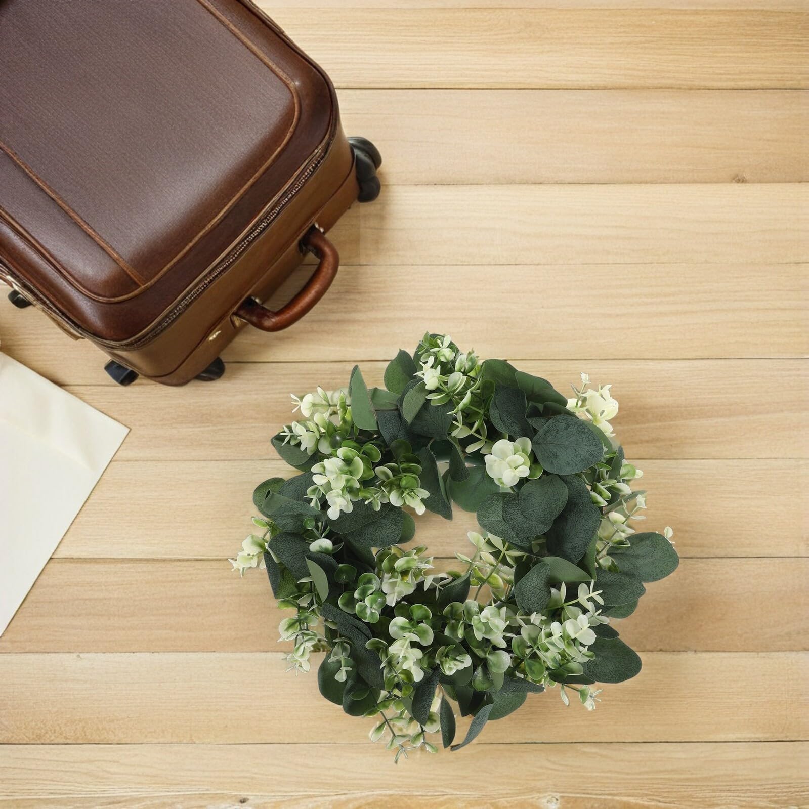 jojofuny 4 Sztuki Małych Zielonych Wianków Eukaliptusowych Dekoracyjne Sztuczne Liście Okrągłe Zielone Wianki Do Zawieszenia Drzwiach i Oknach Mini Girlandy Stylu Farmhouse Do Dekoracji