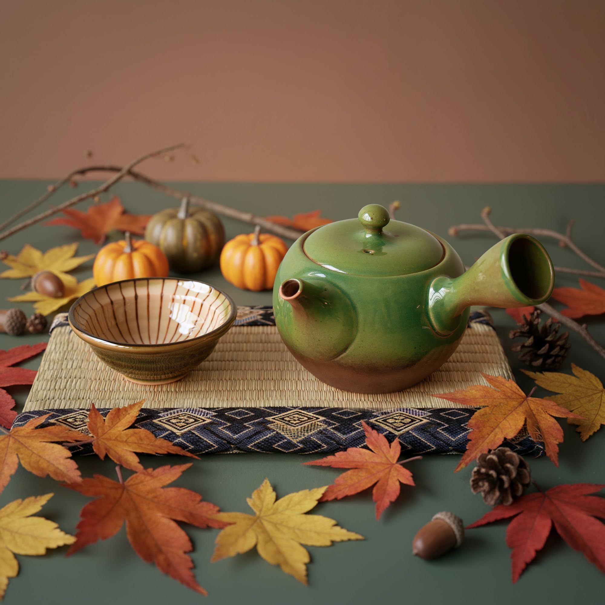 Asayu Japan Tetera Tradicional Kyusu - Midoriyu - Tamaño Mediano 360 ml, Esmaltada en Verde - Hecha en Japón (Tokoname-Yaki) - Ideal para Té Verde y Ceremonias del Té