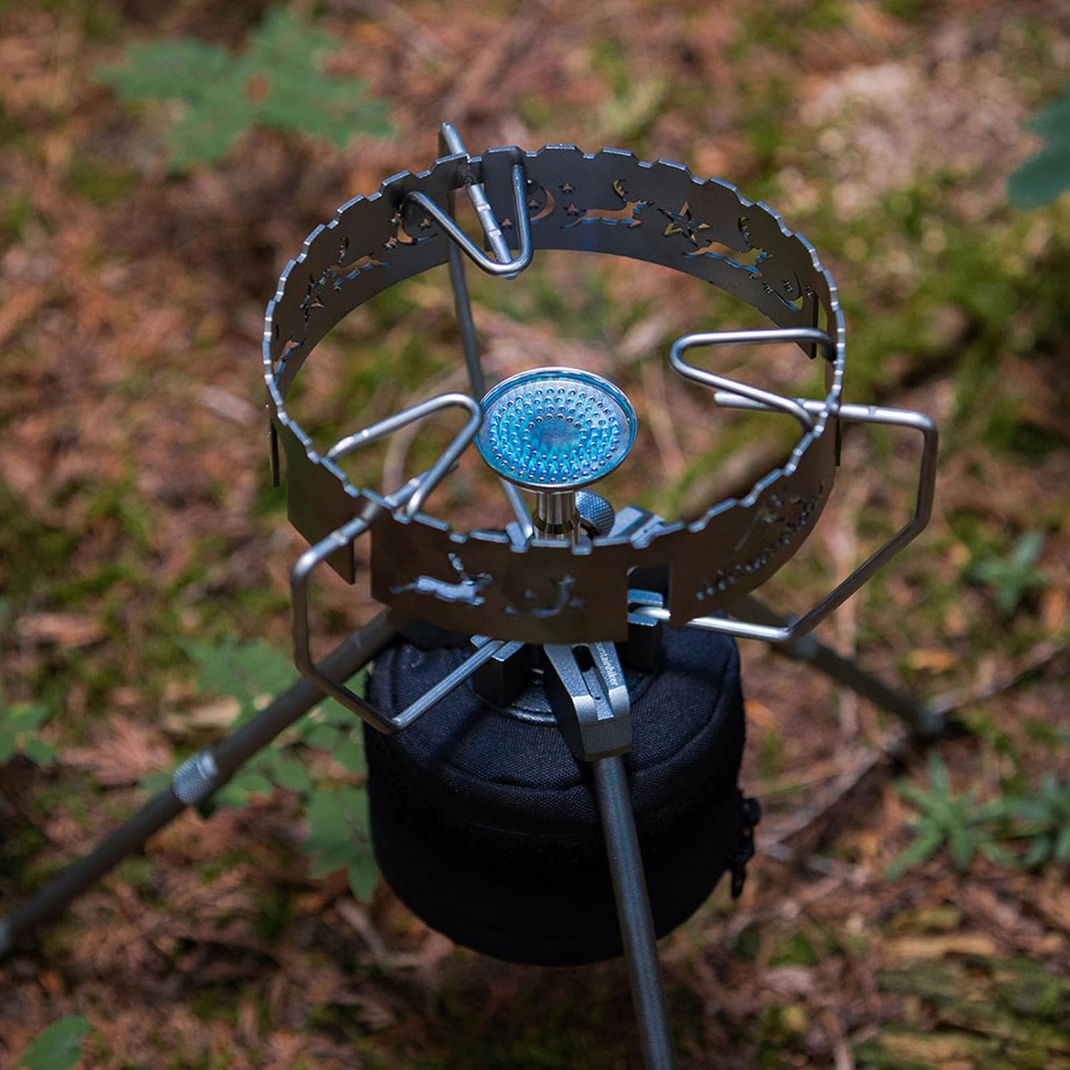 Windproofs Triangular Brackets Camping Burners 3300W High Efficiency Alloy Texture Suitable for Outdoor Cooking Small Camping