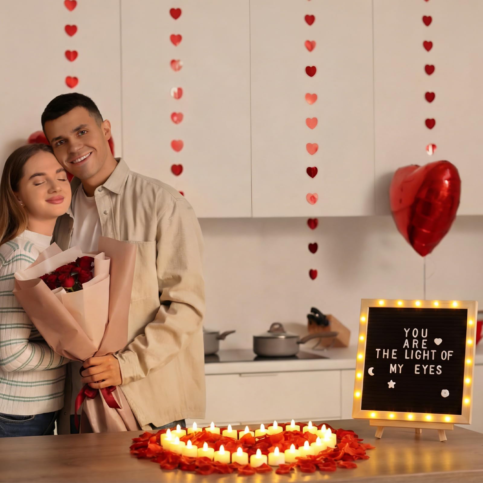El juego de decoración romántica incluye tablero de letras de fieltro LED, 24 velas de té sin llama y 1000 pétalos de rosa artificiales para propuestas, aniversarios, bodas, anuncios de