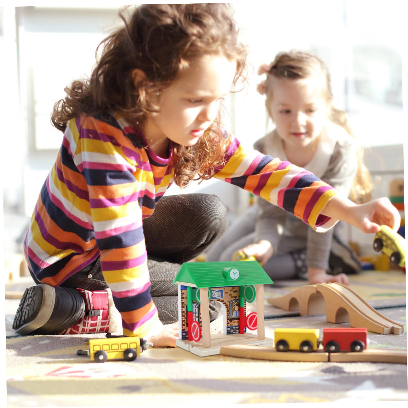 Toyvian Accesorio Superficie Pulida y Resistente de Estación de Tren de Juguete de Madera para Juegos Infantiles en Interiores y Exteriores
