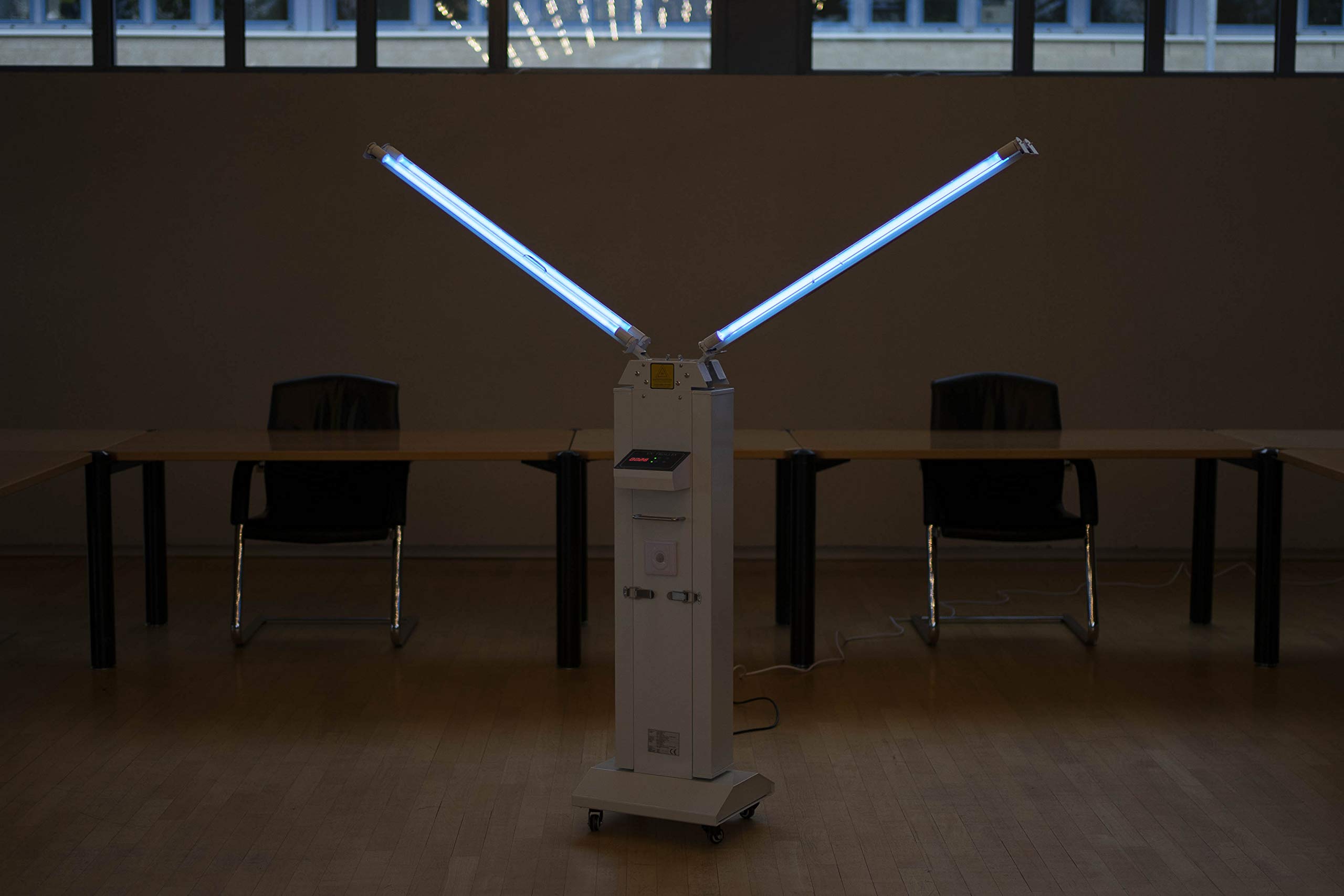 Good Connections UV-C Desinfektionsstation zur effektiven Luft- und Flächendesinfektion - 4 UV-C Röhren (120W) für 60 m² Raumfläche - Sicherheitsabschaltung und Timer