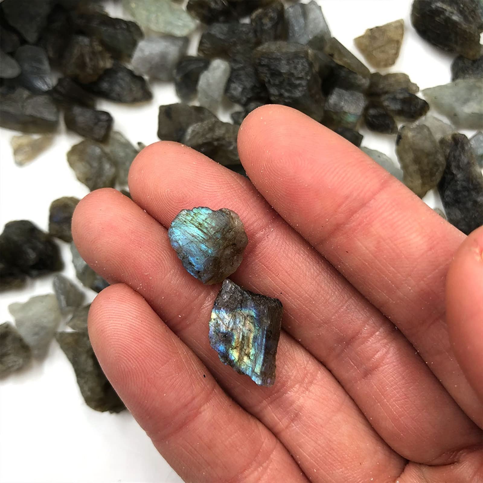 Paquete de 50g de Chips de labradorita llamativos y crudos, Grava, Piedra Natural, Cristales de Acuario for jardín, decoración for la habitación del hogar, Regalo MZOGODWI
