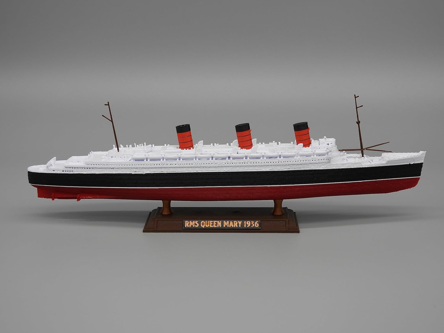 TheRoller3d RMS Queen Mary Model 1 Foot in Length (Model with Stand)