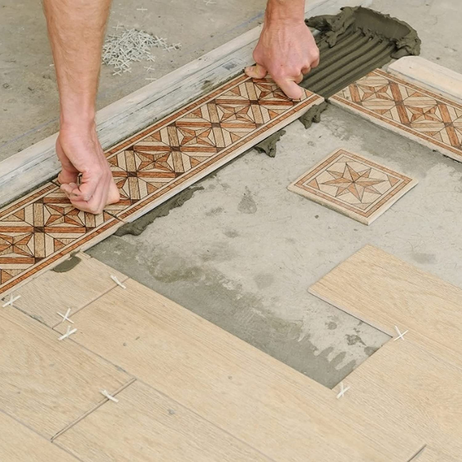 Wyrównywanie płytek, 150 szt. regulatorów poziomujących płytki, płaskie ceramiczne narzędzia do budowy podłóg i ścian, wielokrotnego użytku, zestaw plastikowych klipsów
