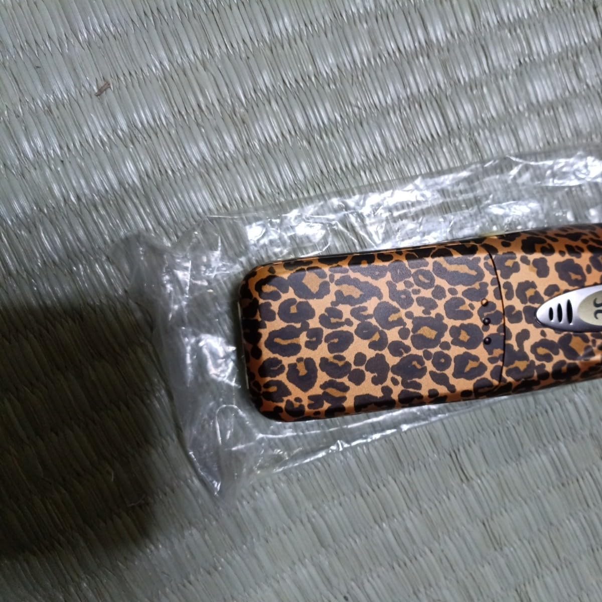 TU-KA（ツーカー）TT03 浜崎あゆみデザイン（ヒョウ柄