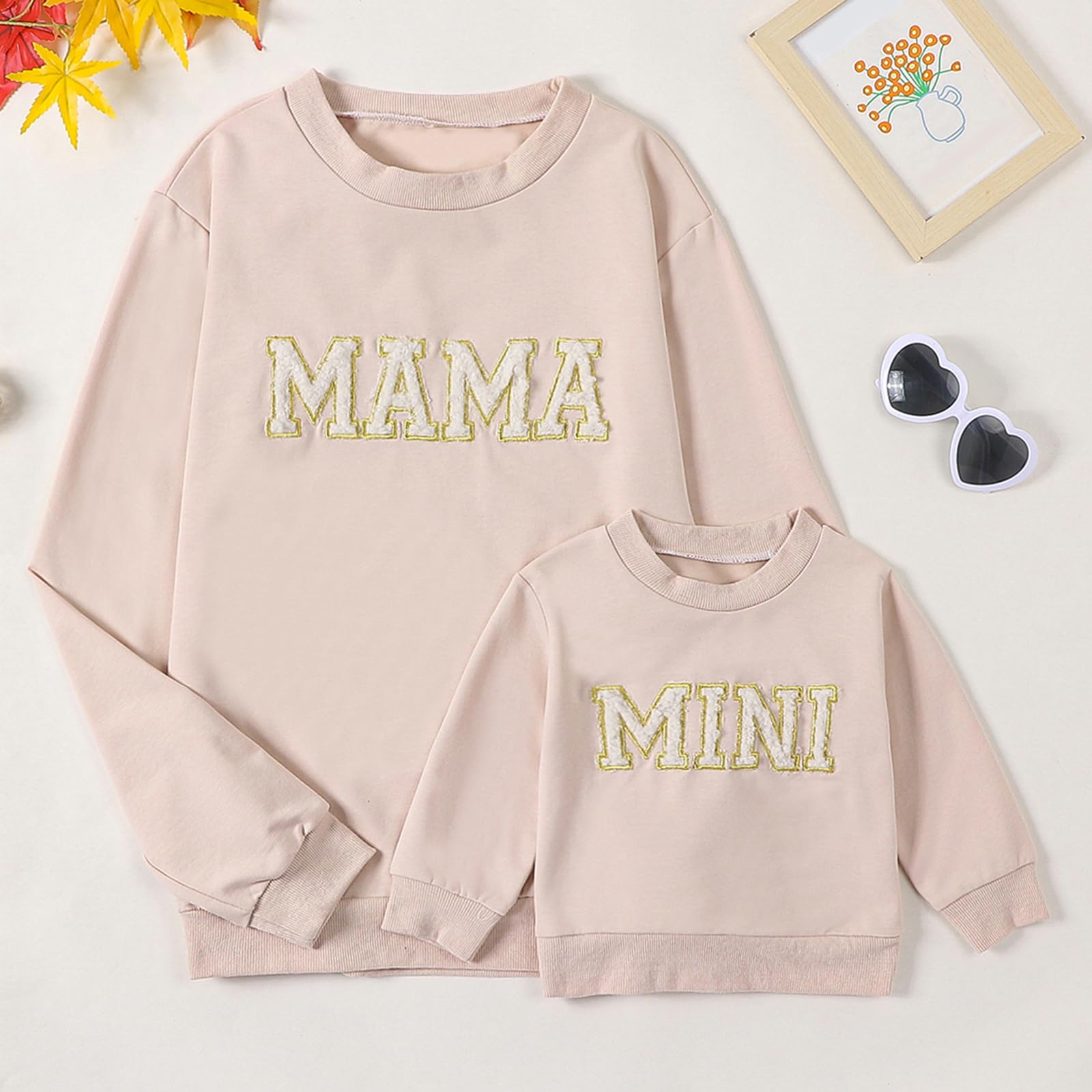 Carolilly Sweat-Shirt à Manches Longues Imprimé 'Mama' ou 'Mini', Haut Parent et Enfant Bébé Chic et Tendance