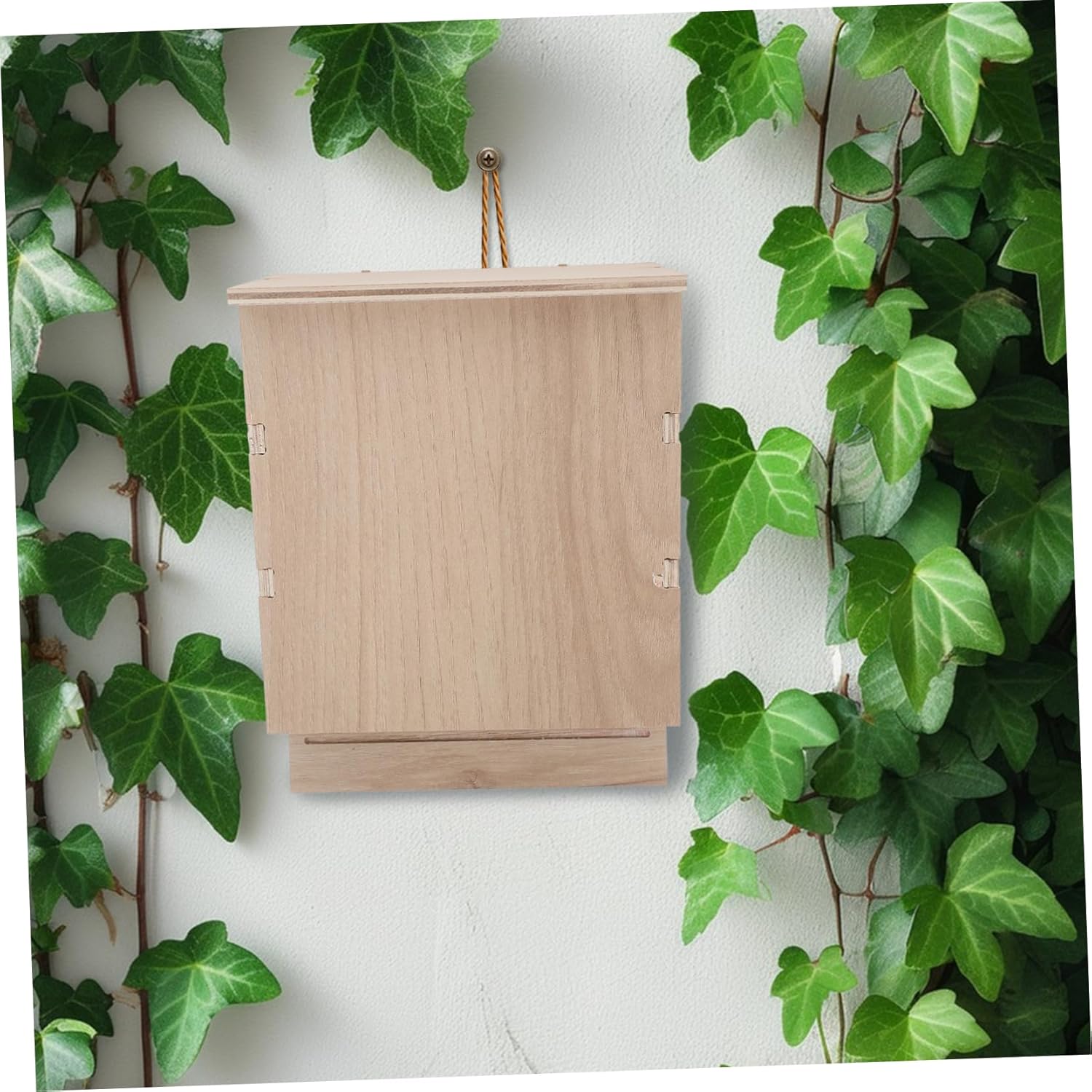 Weatherproof Single Chamber Bat Box Wooden Bat Shelter for Outdoor Gardens Patios and Trees Easy to Install Wildlife Habitat for Observation and Garden Decoration