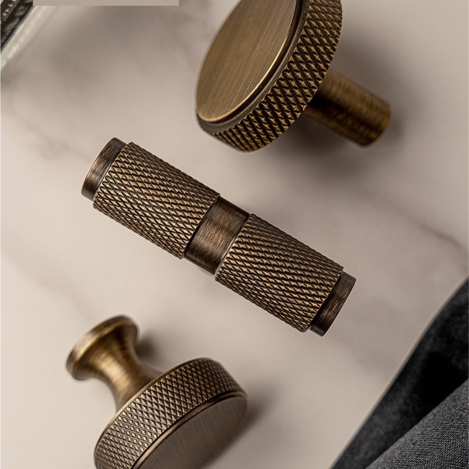 Maniglia per mobili Maniglie for armadietti da cucina antichi con motivo zigrinato a croce in ottone con taglio a diamante, pomelli con barra a T for guardaroba(Pitch-row-96mm)