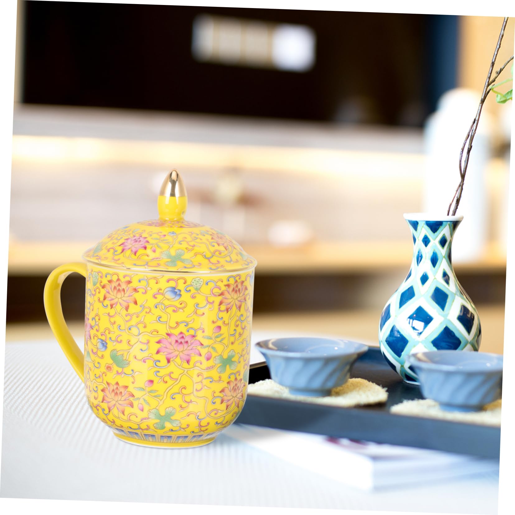 DECHOUS Teebecher mit Teesieb und Deckel aus Gelber Keramik Japanischer Tee Ei Becher im Klassischen Retro Stil Geeignet für Büro und Restaurant zum Aufbrühen von Losem Tee