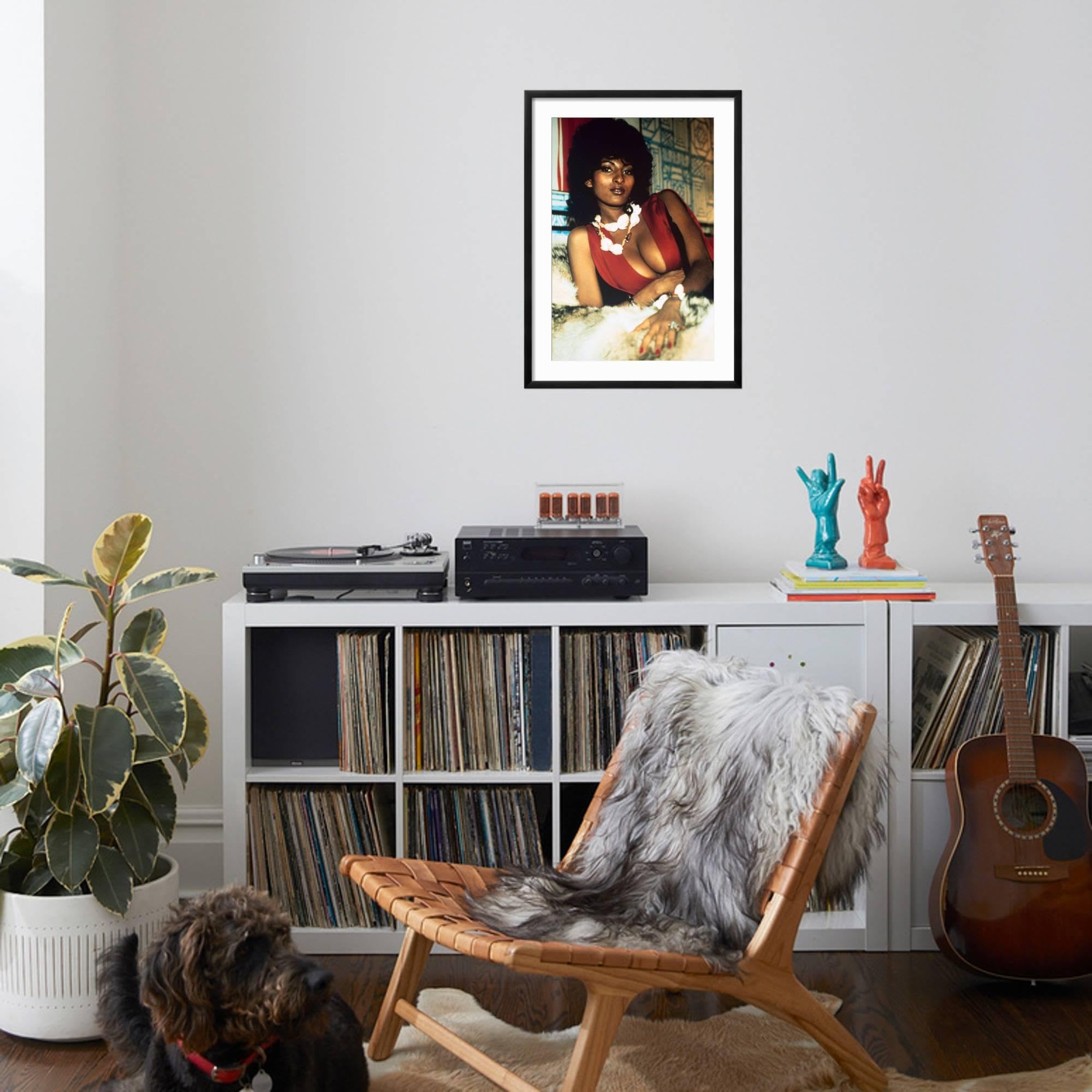 Allposters モノクロ 写真 額付き 73cm×73cm インテリア Amazon.com: AllPosters Wall Photo Coffy, Pam Grier, 1973 on Black