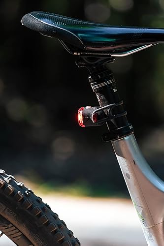 Miniatura 6 de LEZYNE Femto - Unidad USB recargable IPX7 impermeable rojo LED carretera montaña grava bicicleta luz trasera con múltiples modos sólido y flash