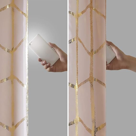 Intelligent Design Raina Total Blackout Metalik Baskı Gromet Üst Tekli Perde Paneli Termal Yalıtımlı Işık Engelleyici Drape, Yatak Odası, Oturma Odası ve Yurt için, 50 x 84, Allık/Altın, 1 Adet