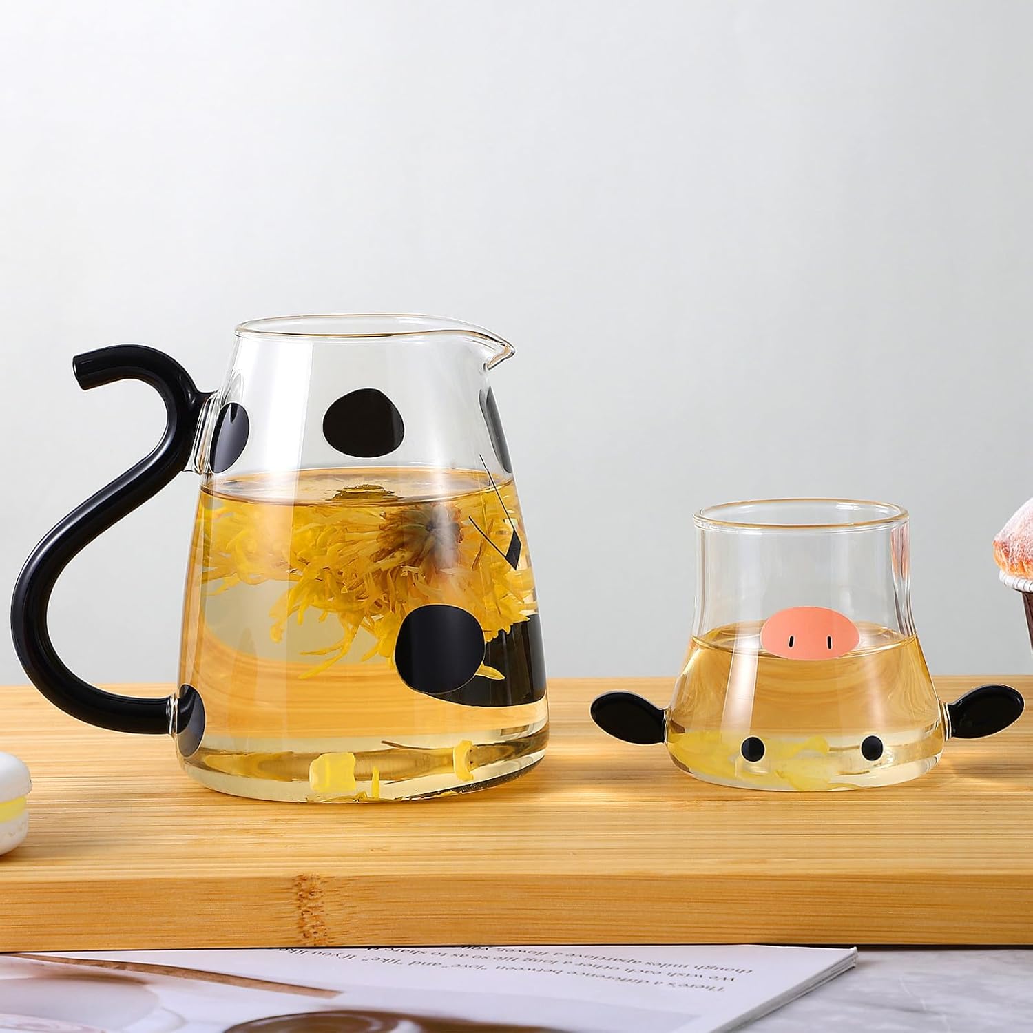 PRETYZOOM 1 Set Glass Pitcher with Cup, 550ml Cartoon Cow Water Carafe with Tumbler, Nightstand Bedside Water Jug and Cup, Heat-Resistant for Juice, Tea, Milk