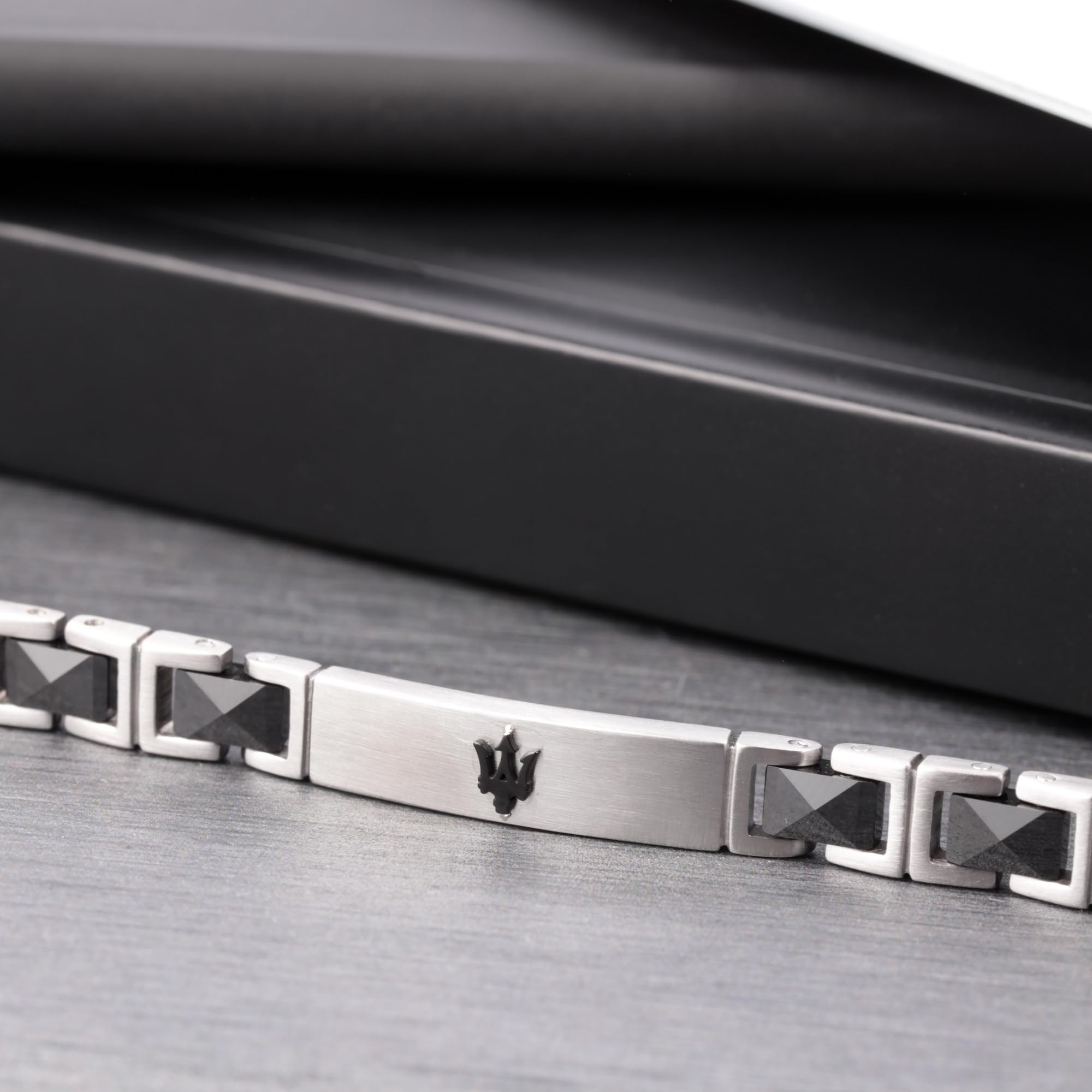 Maserati Jewels Bracciale Uomo, 22 cm, in Acciaio, Ceramica, PVD - JM420ATI06
