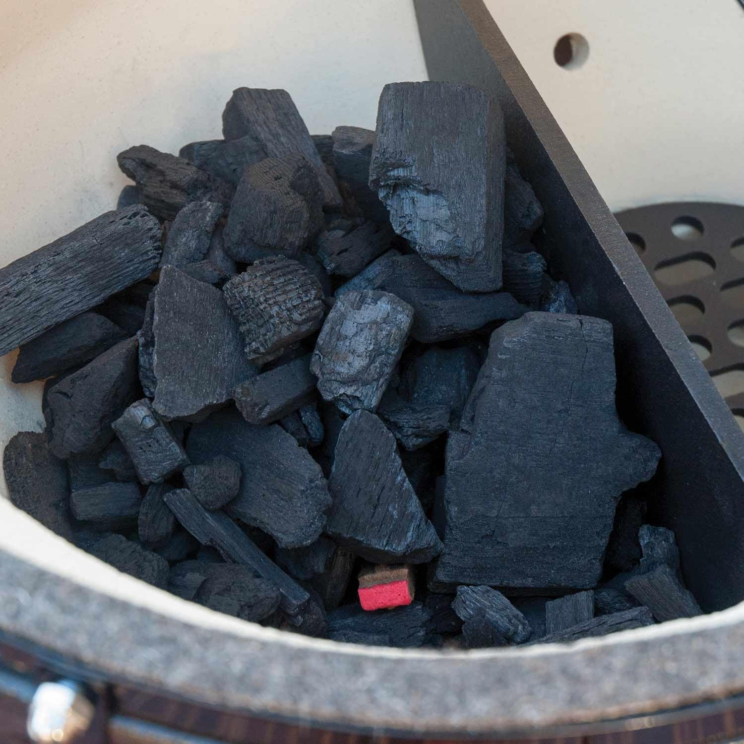 Lump charcoal inside Primo Oval XL 400