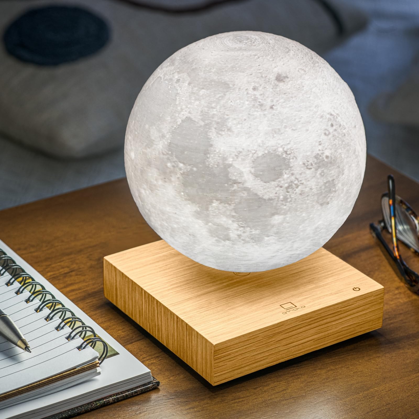 Gingko Smart Moon Lamp • schwebender Mond mit Holzsockel • smartes Stimmungslicht • elektromagnetisch & rotierend • Esche