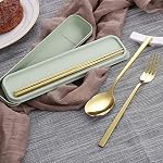 Ensemble d'argenterie or pour le camping. Léger & Porte-chocs réutilisables Fourche à cuillère avec étui en paille de blé pour l'extérieur. Ensemble de couverts plats en acier inoxydable.Lavage-vaisselle sans danger (or)