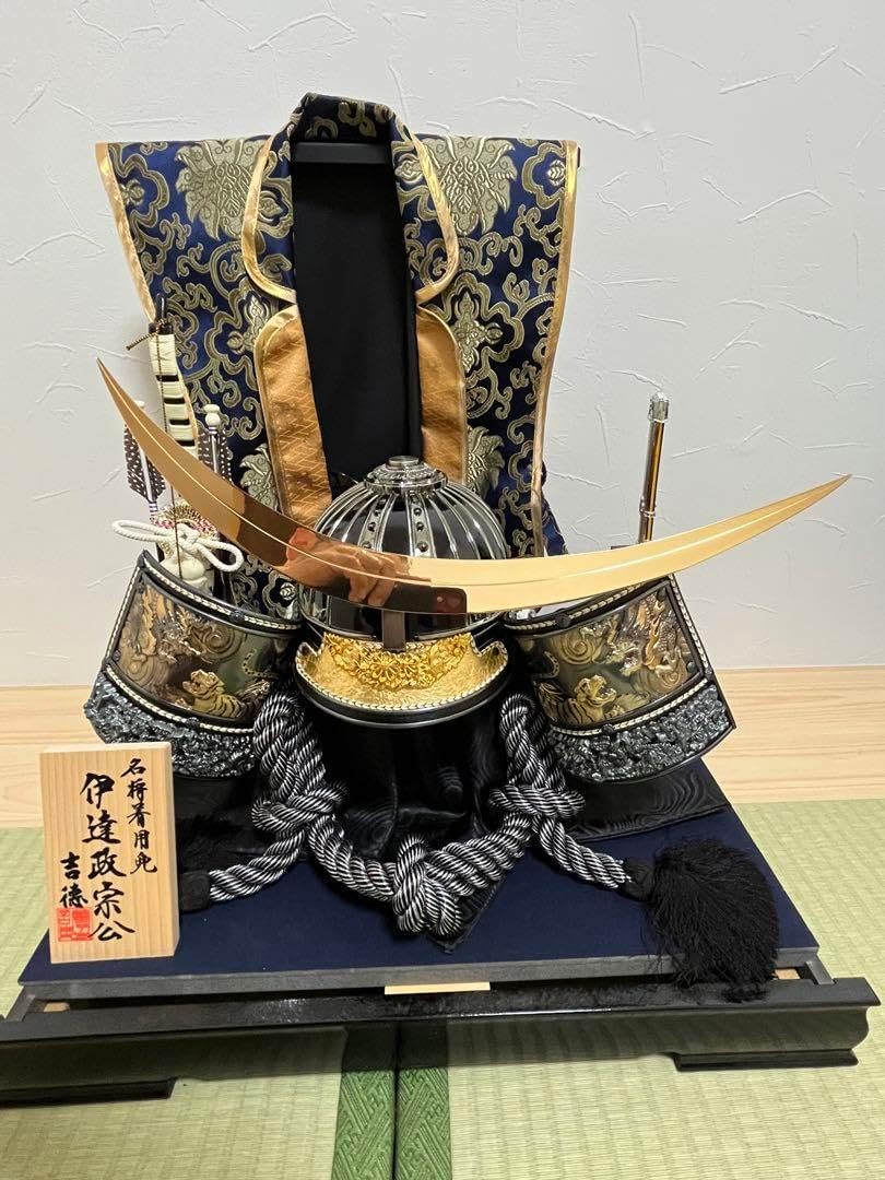 五月人形 伊達政宗 兜飾りと陣羽織 五月人形 ケース入兜 加藤鞆美作 三