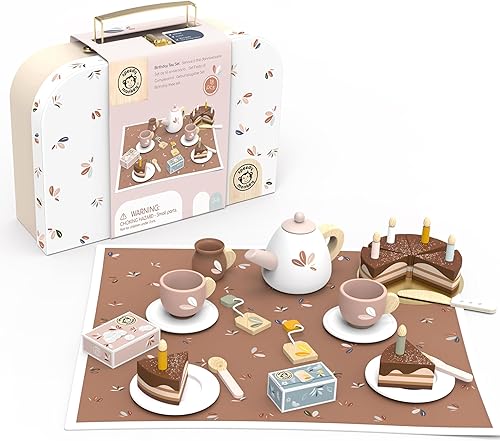 SPEEDY MONKEY Juego de té de cumpleaños para niños – Juego de té y comida de juguete de madera FSC para jugar a las casitas con tetera, tazas,