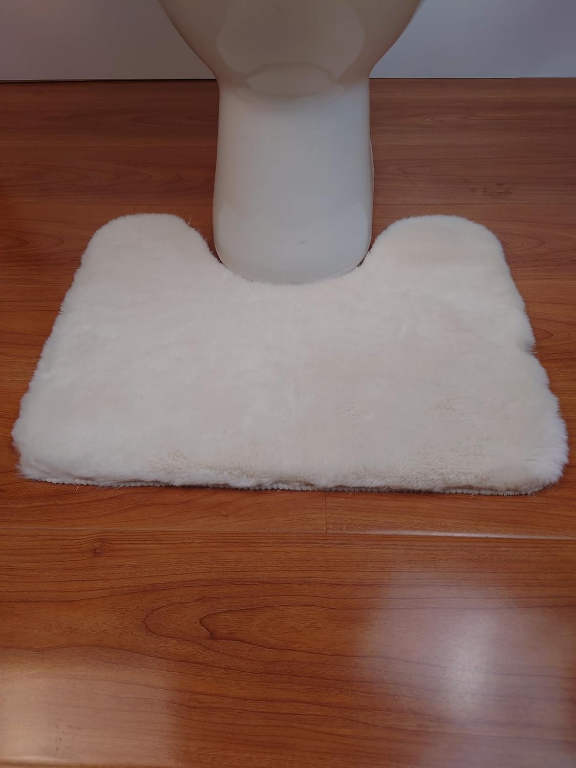 Luxury Rabbit Fur Style Toilet seat Cushion, Machine Washable, Ultra Soft, (18.9 inches * 19.6 inches) Large-Sized Version. (Milky White)