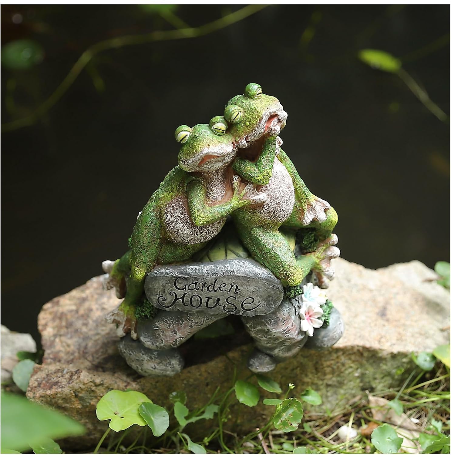 Resin Frog Garden Statue with Stacked Frogs on Engraved Stone, Whimsical Outdoor Garden Decoration for Patio Lawn Yard Balcony Porch or Indoor Nature-Inspired Decor
